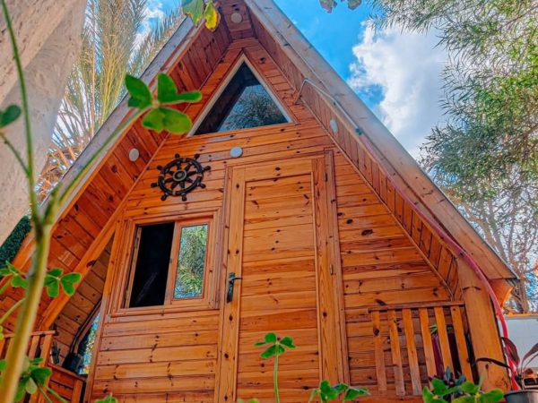 Wooden ChaletDécouvrez notre chalet en bois chaleureux et parfaitement équipé pour vos vacances.heic.jpg